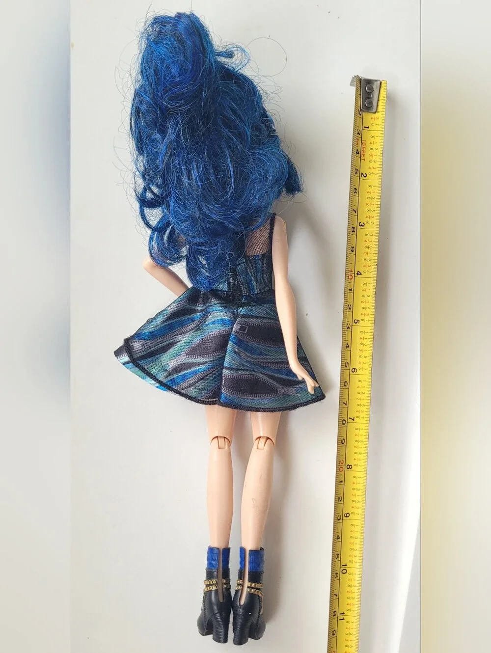 EVIE DESCENDANTS DOLL, BOOTS, DRESS - DISNEY, CHOKER NECKLACE